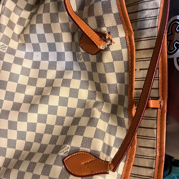 Meet your Posher, Roxanna - Picture 2 of 3